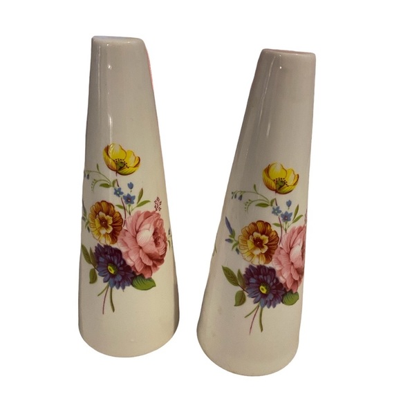 Fine bone china Jubilee made in England floral salt and pepper shakers - Picture 3 of 6